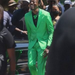 Son Arrives at Dad’s Funeral in Bright Suit Smiling, Priest Stops the Ceremony – Story of the Day