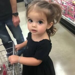 Woman Helps Single Dad at Store, Sees Bracelet She Buried with Her Child on His Daughter